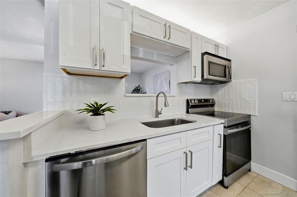 На продажу: $465,000 (3 спален, 2 ванн, 1553 Квадратных фут)