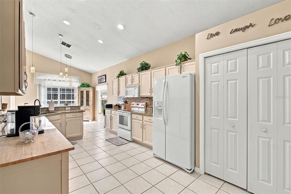 For Sale: $324,750 (2 beds, 2 baths, 1790 Square Feet)