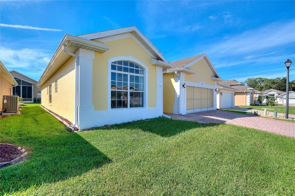 For Sale: $324,750 (2 beds, 2 baths, 1790 Square Feet)
