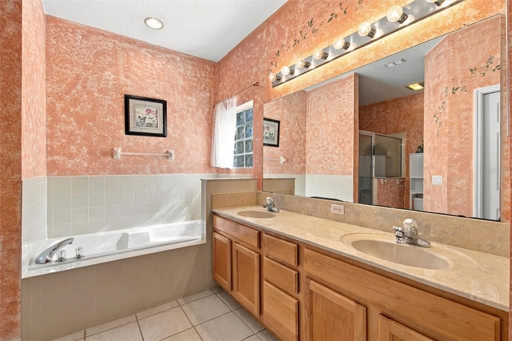 For Sale: $324,750 (2 beds, 2 baths, 1790 Square Feet)