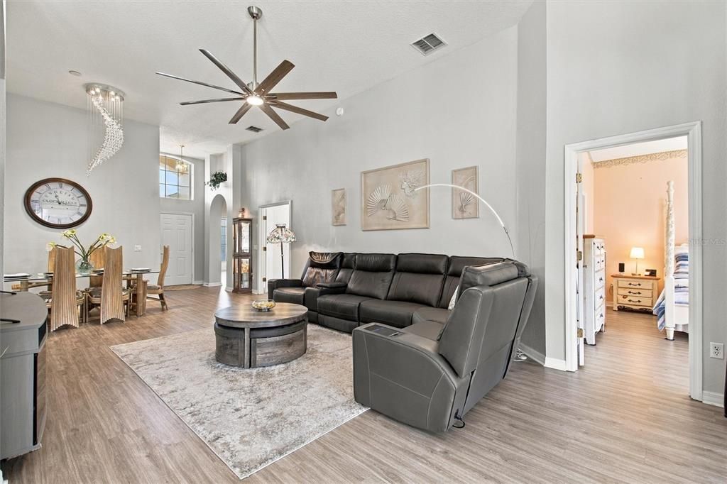 For Sale: $324,750 (2 beds, 2 baths, 1790 Square Feet)