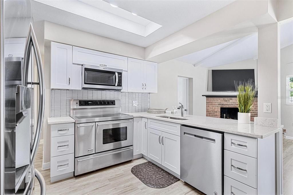 For Sale: $749,900 (5 beds, 3 baths, 2215 Square Feet)