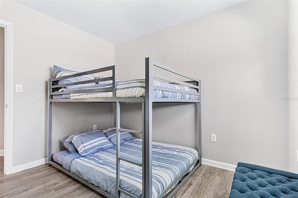For Sale: $749,900 (5 beds, 3 baths, 2215 Square Feet)