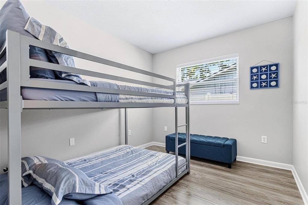 For Sale: $749,900 (5 beds, 3 baths, 2215 Square Feet)