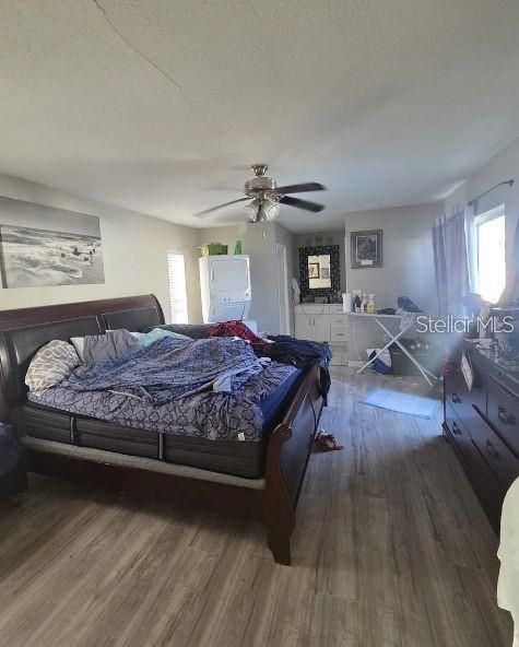 For Sale: $749,900 (5 beds, 3 baths, 2215 Square Feet)