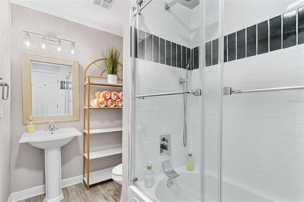 For Sale: $749,900 (5 beds, 3 baths, 2215 Square Feet)