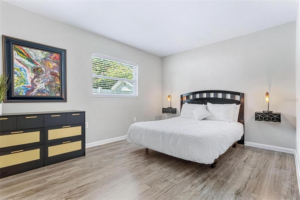 For Sale: $749,900 (5 beds, 3 baths, 2215 Square Feet)