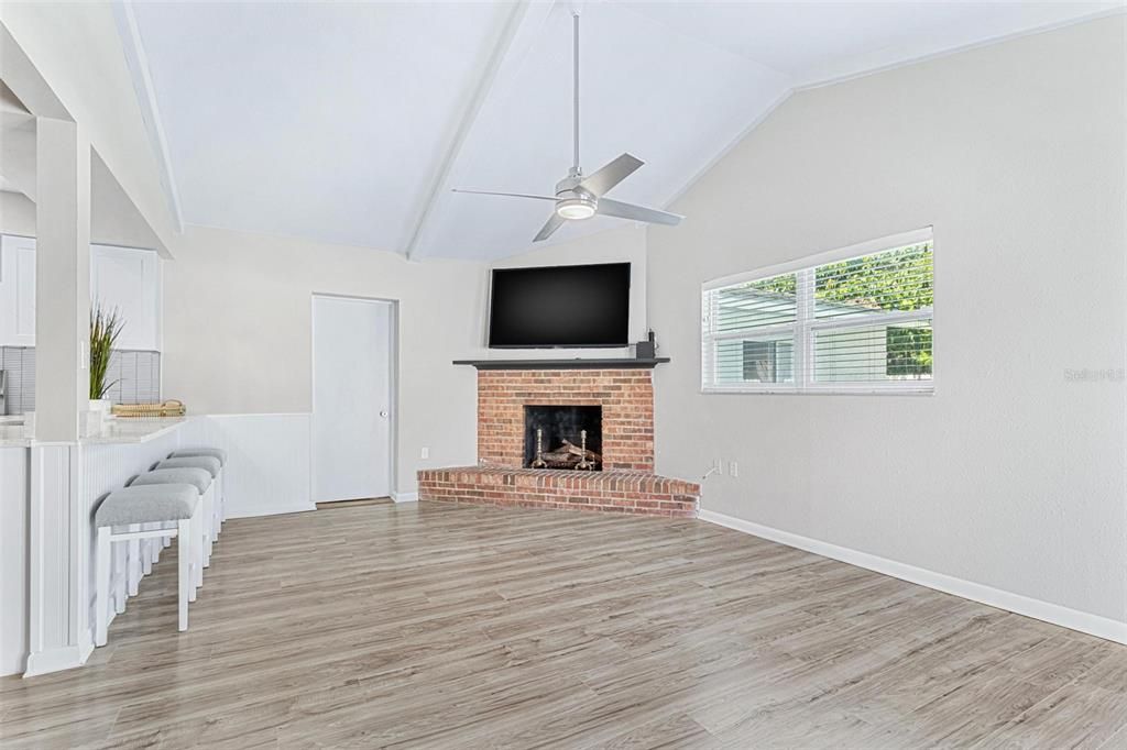 For Sale: $749,900 (5 beds, 3 baths, 2215 Square Feet)