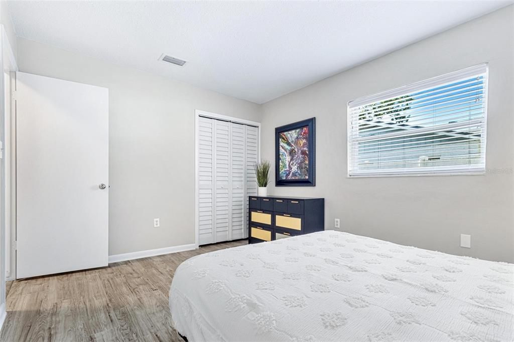 For Sale: $749,900 (5 beds, 3 baths, 2215 Square Feet)