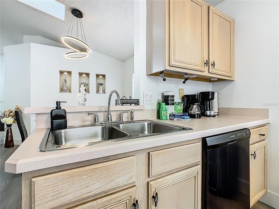 For Rent: $2,600 (3 beds, 2 baths, 1462 Square Feet)