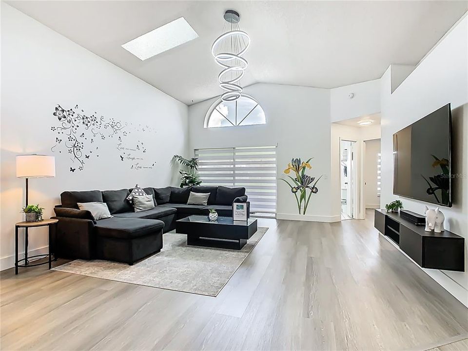 For Rent: $2,600 (3 beds, 2 baths, 1462 Square Feet)