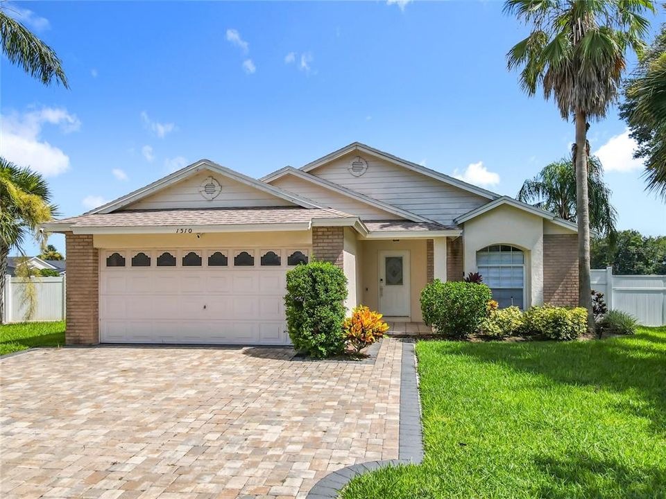 For Rent: $2,600 (3 beds, 2 baths, 1462 Square Feet)
