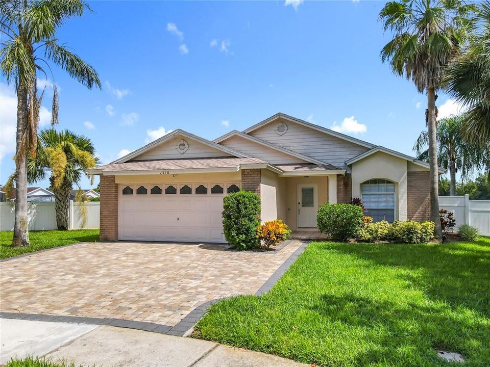 For Rent: $2,600 (3 beds, 2 baths, 1462 Square Feet)