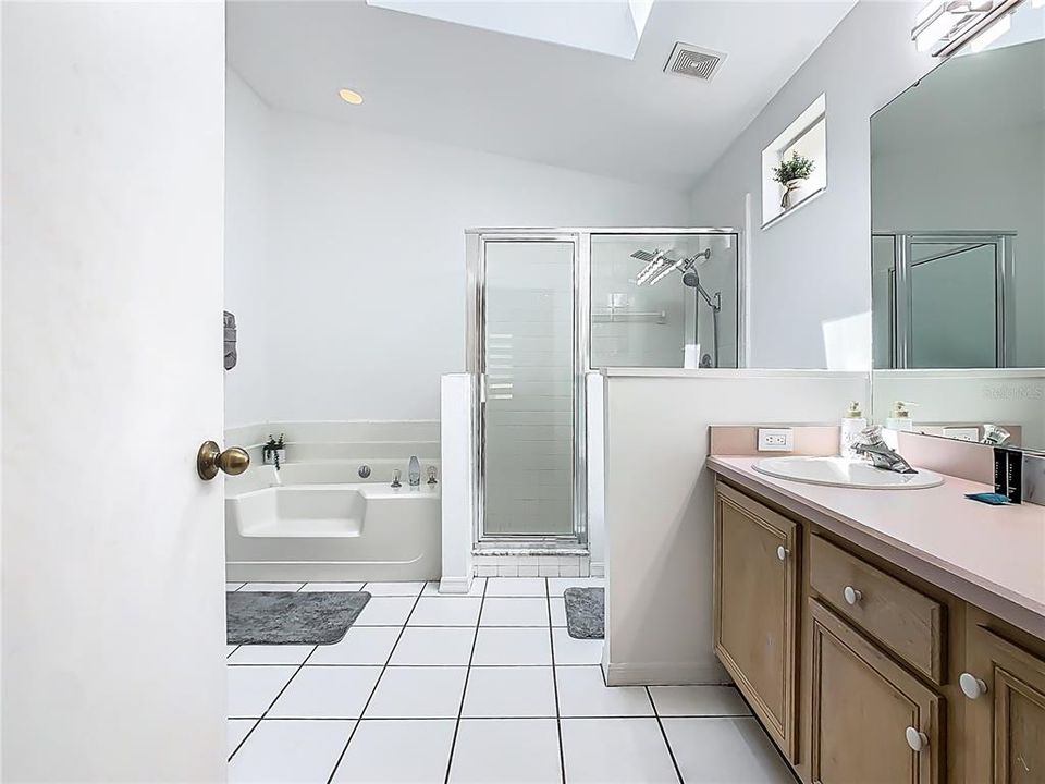 For Rent: $2,600 (3 beds, 2 baths, 1462 Square Feet)