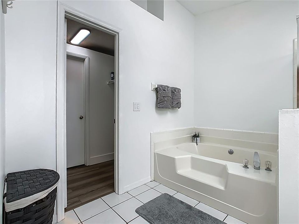 For Rent: $2,600 (3 beds, 2 baths, 1462 Square Feet)