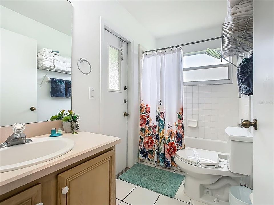 For Rent: $2,600 (3 beds, 2 baths, 1462 Square Feet)