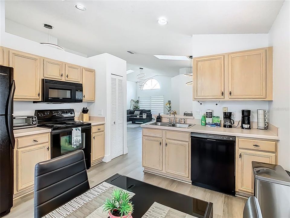For Rent: $2,600 (3 beds, 2 baths, 1462 Square Feet)