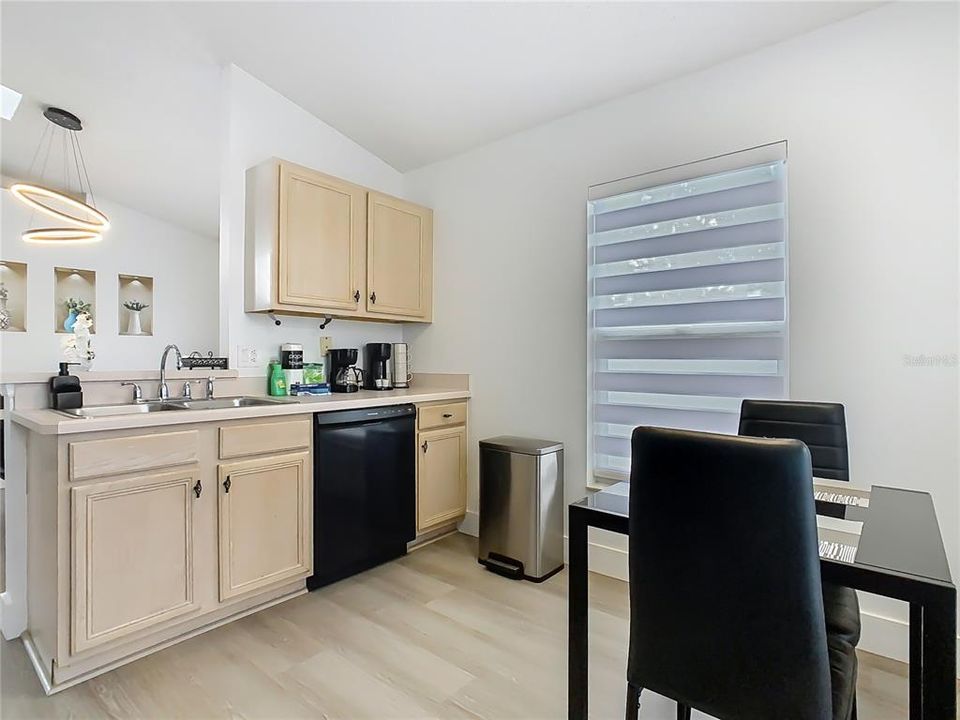 For Rent: $2,600 (3 beds, 2 baths, 1462 Square Feet)
