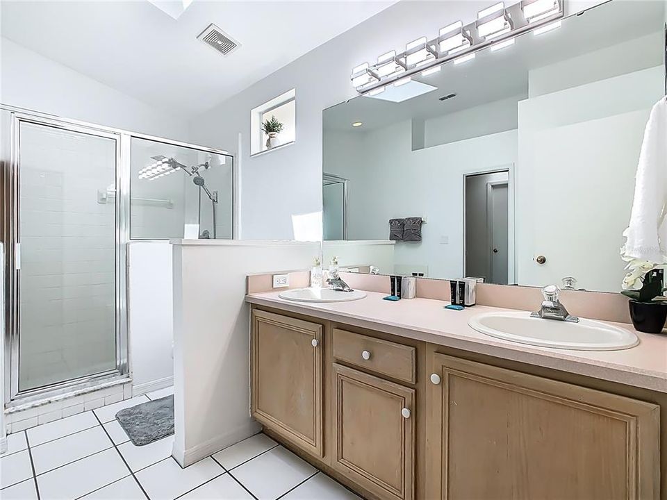 For Rent: $2,600 (3 beds, 2 baths, 1462 Square Feet)