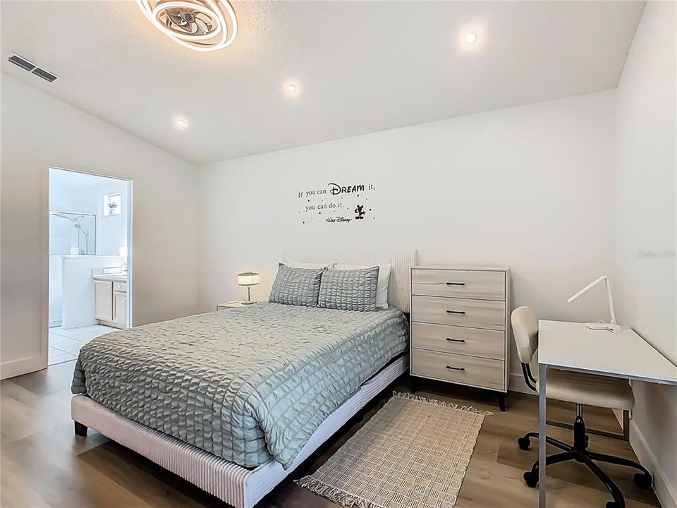 For Rent: $2,600 (3 beds, 2 baths, 1462 Square Feet)