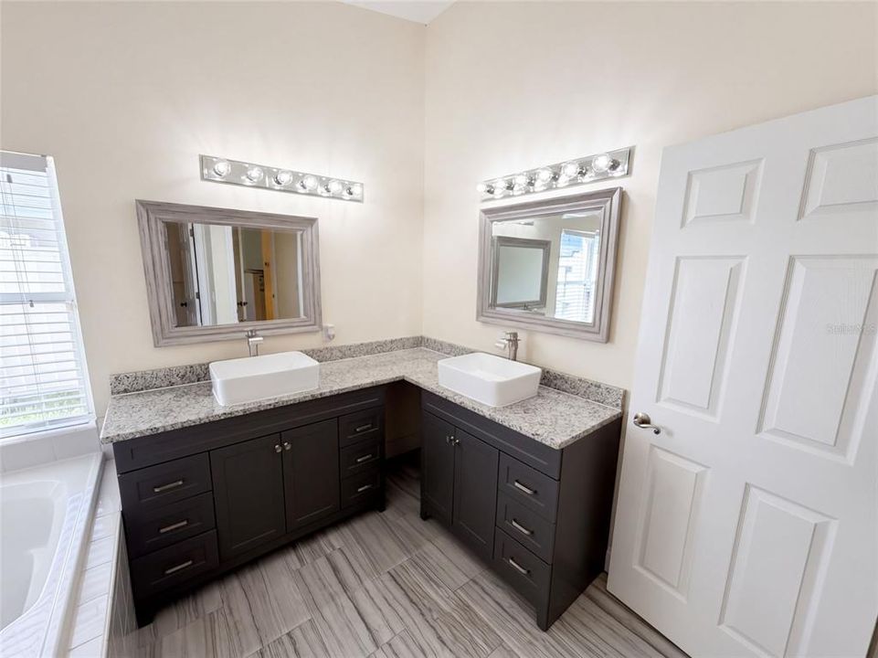 For Sale: $455,000 (3 beds, 2 baths, 1713 Square Feet)