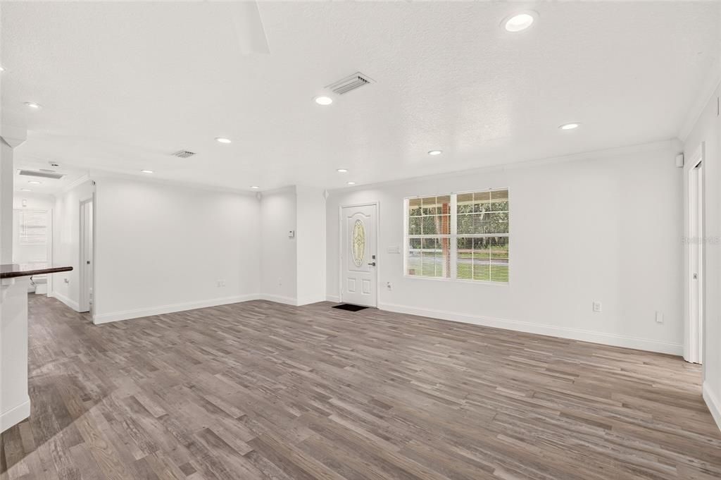 For Sale: $240,000 (3 beds, 2 baths, 1758 Square Feet)