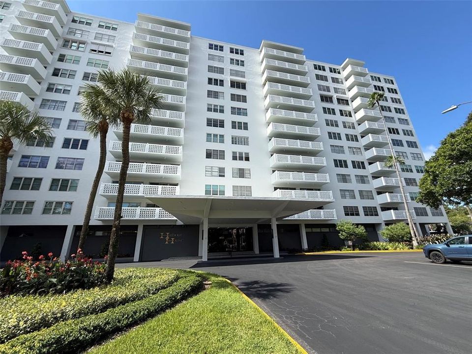 For Sale: $319,900 (1 beds, 1 baths, 840 Square Feet)