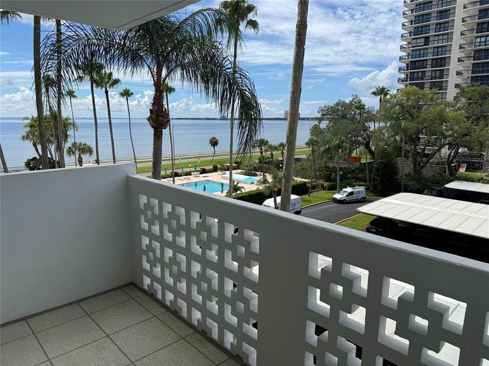 For Sale: $319,900 (1 beds, 1 baths, 840 Square Feet)