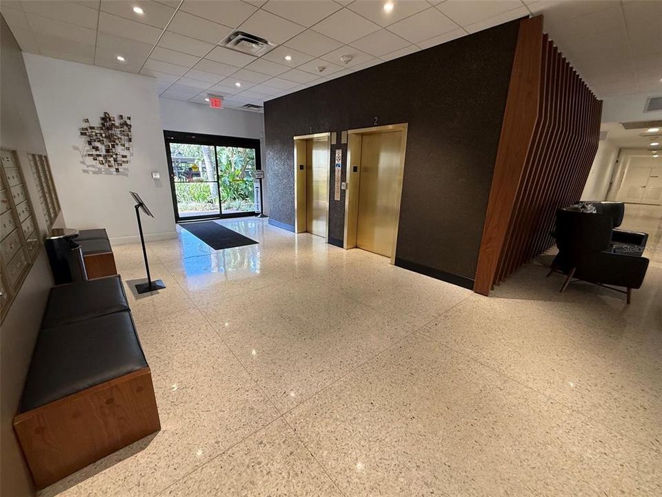 For Sale: $319,900 (1 beds, 1 baths, 840 Square Feet)
