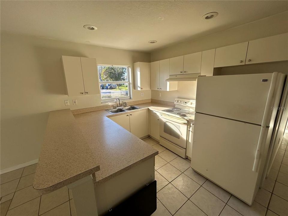 В аренду: $2,095 (3 спален, 2 ванн, 1083 Квадратных фут)