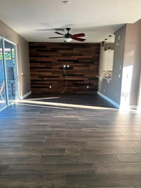 For Rent: $2,700 (3 beds, 2 baths, 1953 Square Feet)