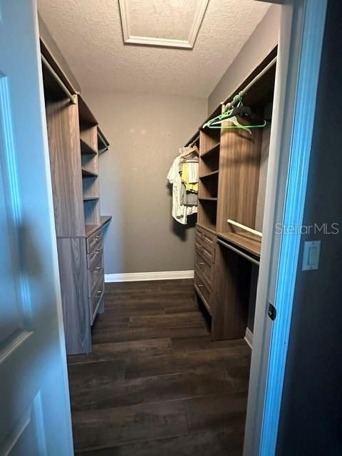 For Rent: $2,700 (3 beds, 2 baths, 1953 Square Feet)