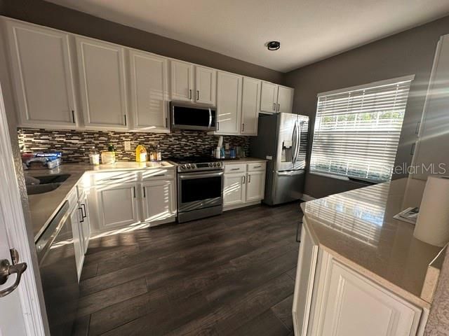 For Rent: $2,700 (3 beds, 2 baths, 1953 Square Feet)