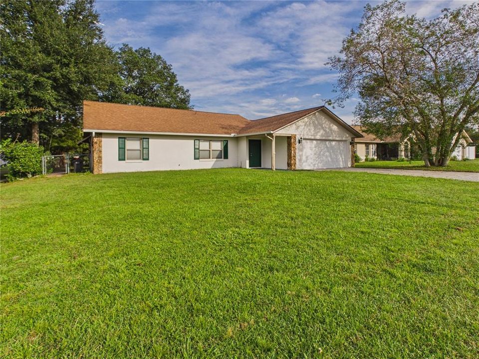 For Sale: $279,900 (3 beds, 3 baths, 2042 Square Feet)
