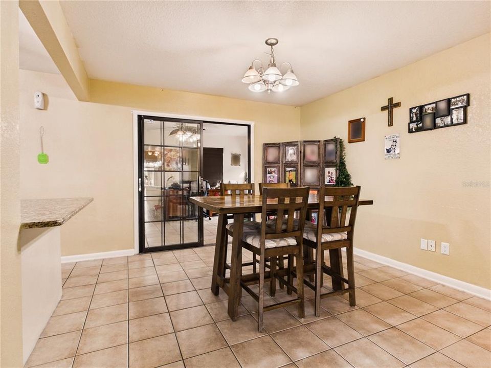 For Sale: $279,900 (3 beds, 3 baths, 2042 Square Feet)