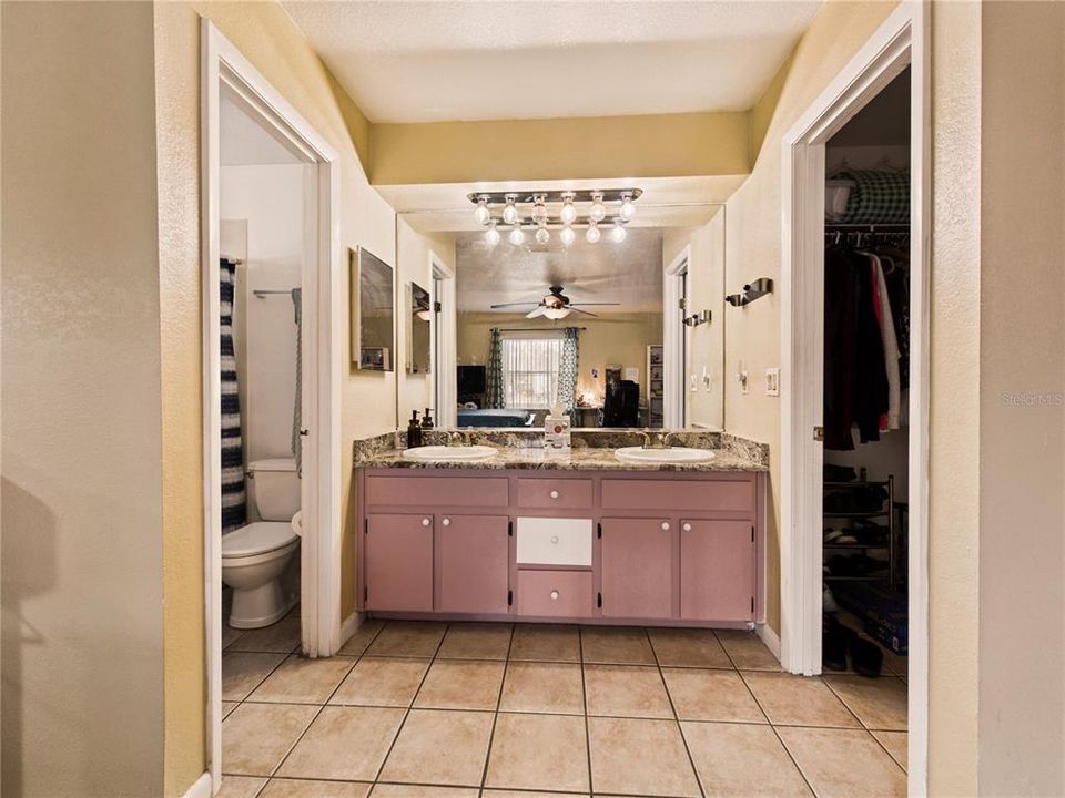 For Sale: $279,900 (3 beds, 3 baths, 2042 Square Feet)