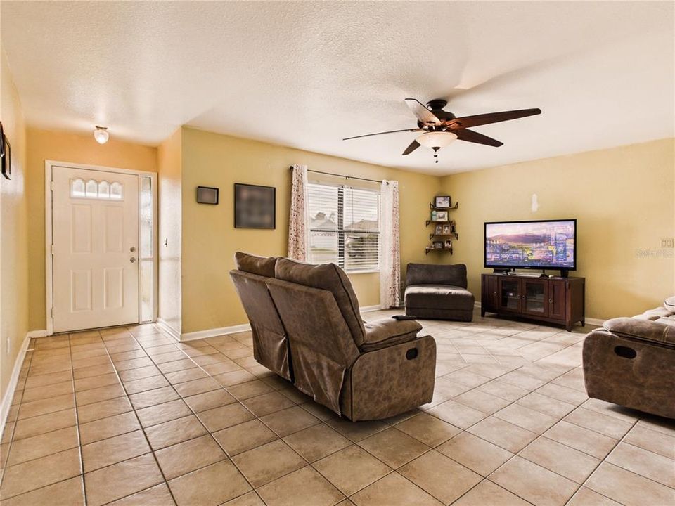 For Sale: $279,900 (3 beds, 3 baths, 2042 Square Feet)