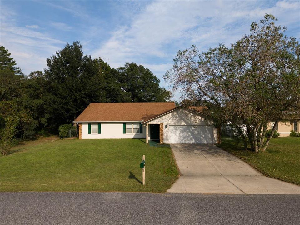 For Sale: $279,900 (3 beds, 3 baths, 2042 Square Feet)