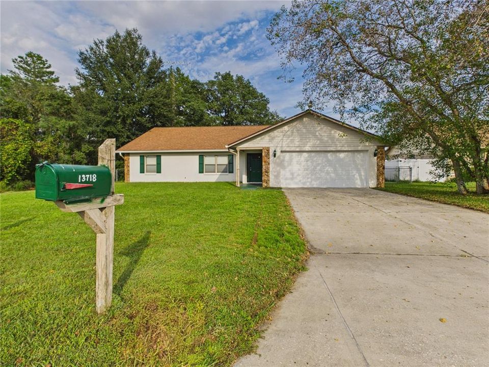 For Sale: $279,900 (3 beds, 3 baths, 2042 Square Feet)