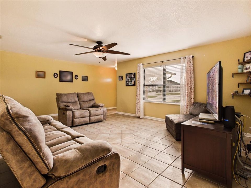For Sale: $279,900 (3 beds, 3 baths, 2042 Square Feet)