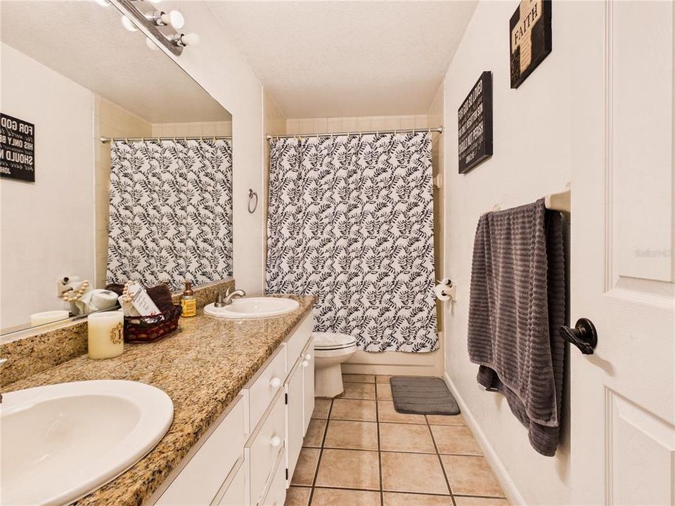 For Sale: $279,900 (3 beds, 3 baths, 2042 Square Feet)