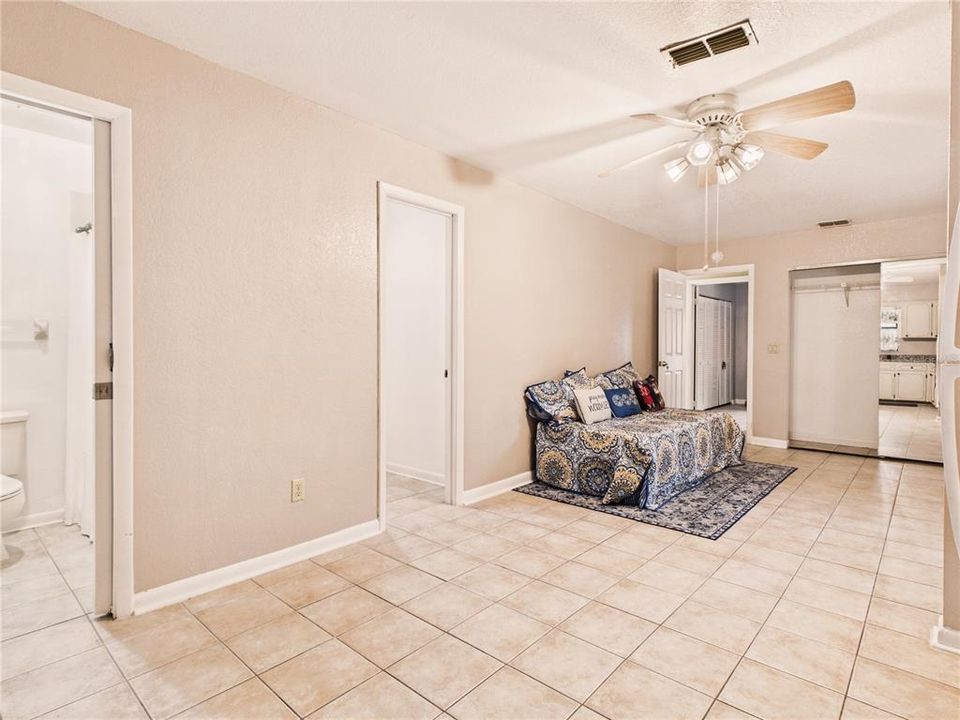 For Sale: $279,900 (3 beds, 3 baths, 2042 Square Feet)