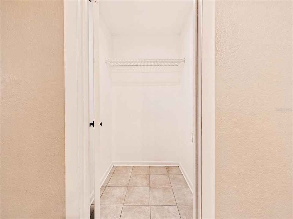 For Sale: $279,900 (3 beds, 3 baths, 2042 Square Feet)