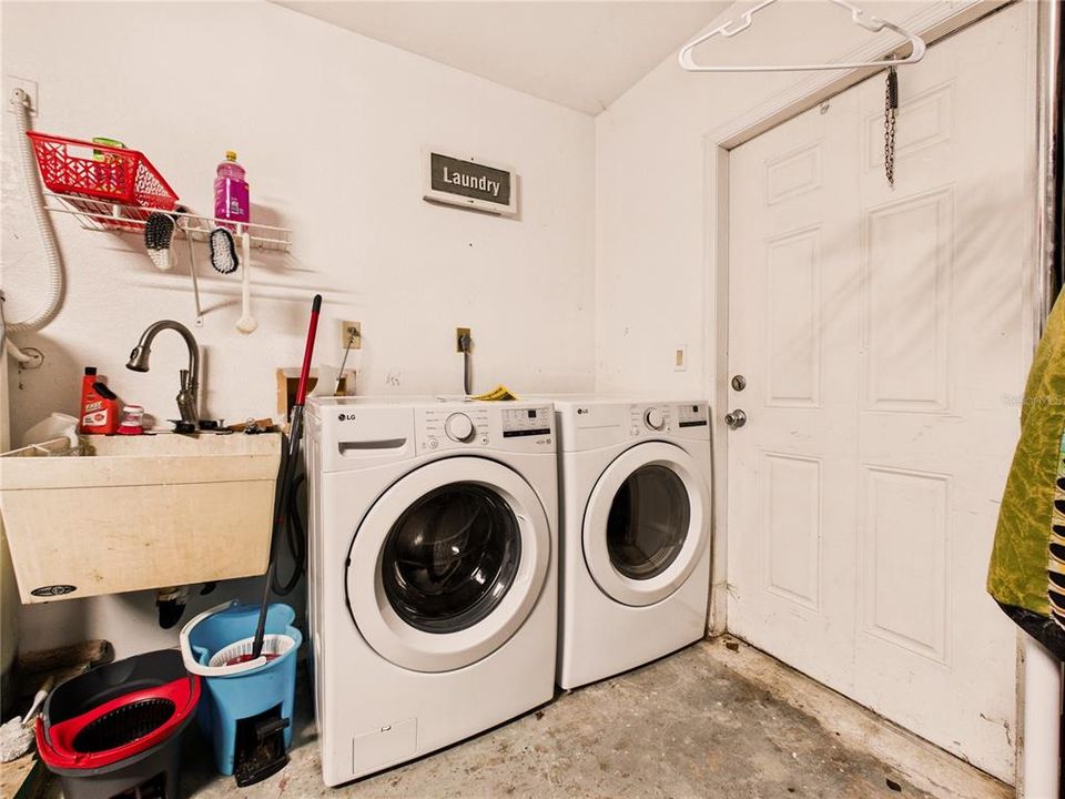 For Sale: $279,900 (3 beds, 3 baths, 2042 Square Feet)