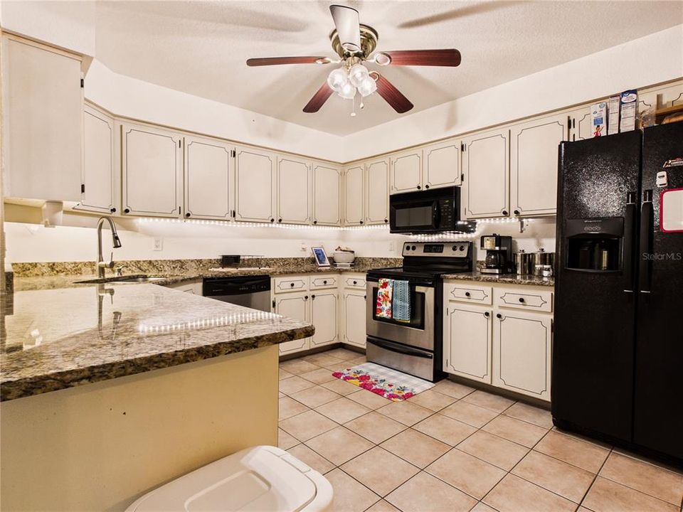 For Sale: $279,900 (3 beds, 3 baths, 2042 Square Feet)