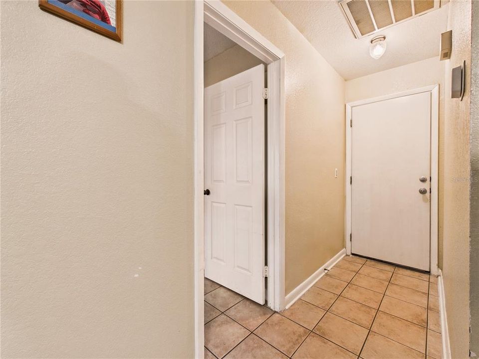 For Sale: $279,900 (3 beds, 3 baths, 2042 Square Feet)