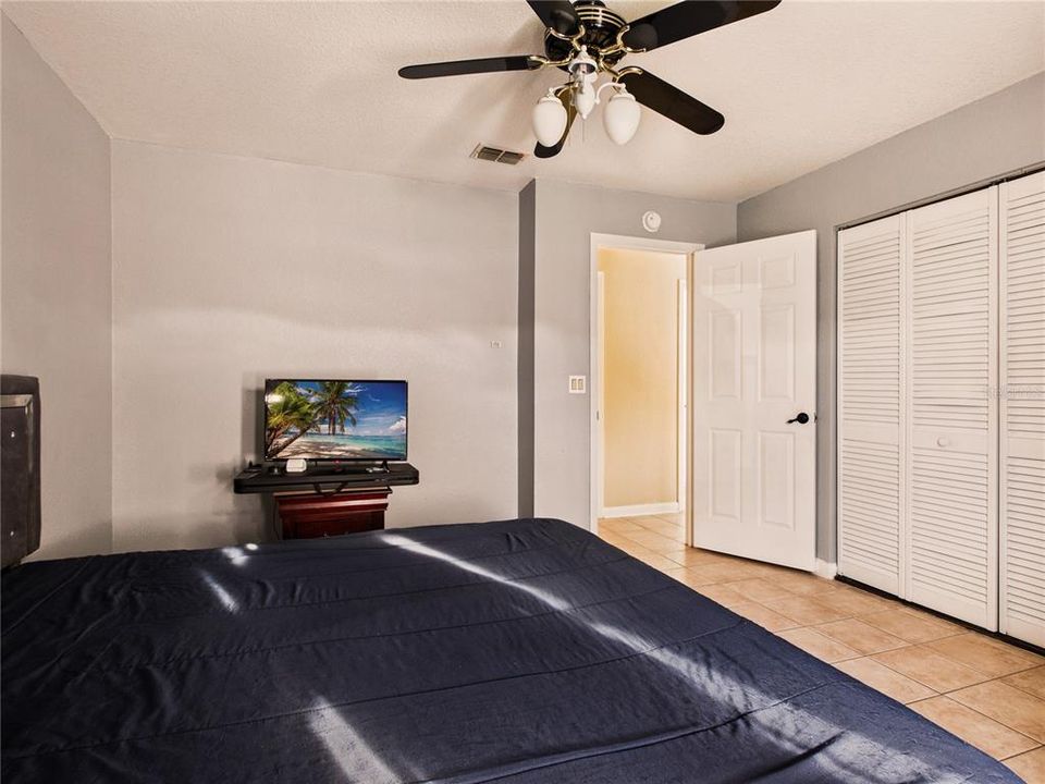 For Sale: $279,900 (3 beds, 3 baths, 2042 Square Feet)
