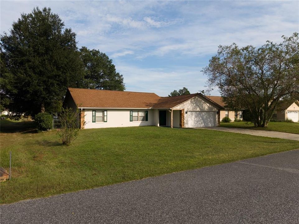 For Sale: $279,900 (3 beds, 3 baths, 2042 Square Feet)