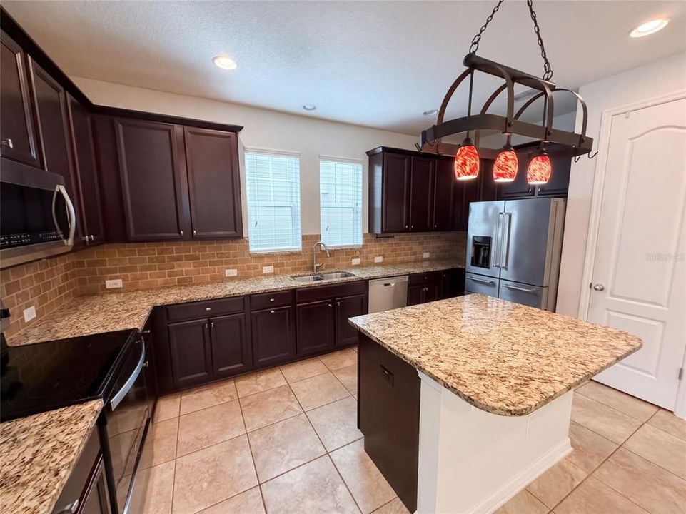 For Sale: $568,000 (3 beds, 2 baths, 1859 Square Feet)