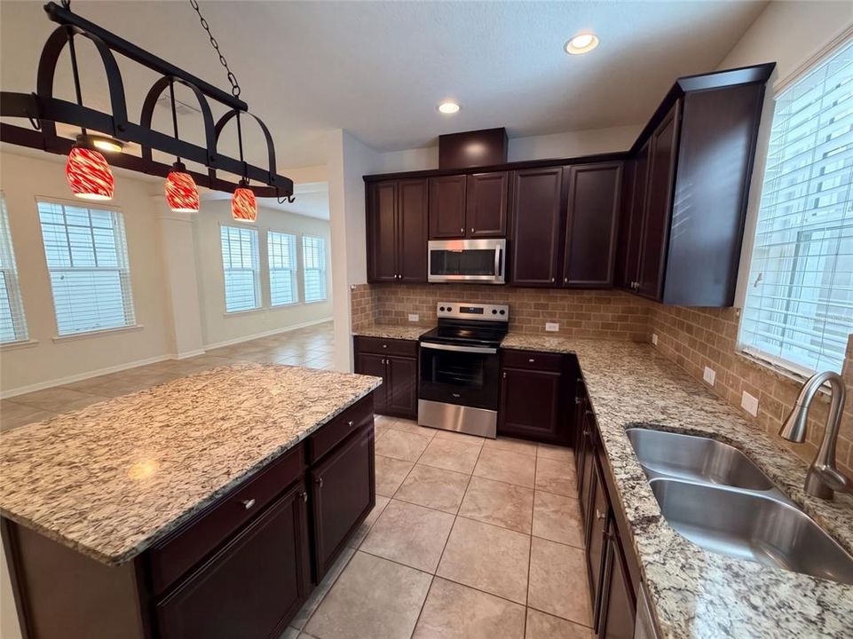 For Sale: $568,000 (3 beds, 2 baths, 1859 Square Feet)